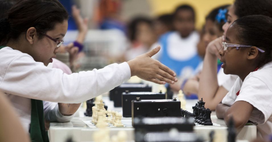 2 Mil Estudantes Da Rede Municipal Disputam A Final Do 27º Campeonato De  Xadrez - REDE TVS - Associação De Rede De Televisão Social