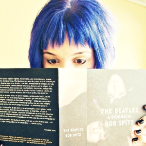 Isabella pintou o cabelo de azul e teria sido impedida de assistir aula em Minas Gerais - Arquivo pessoal