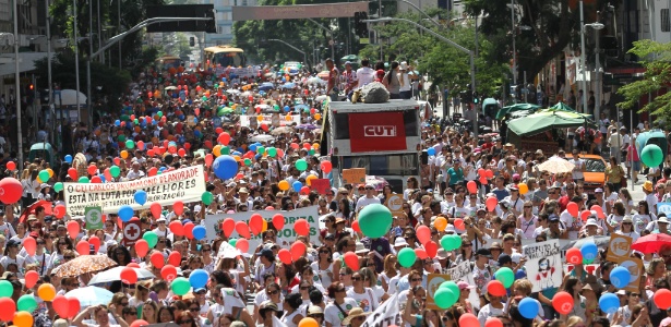 Manifestação dos professores da rede municipal de Curitiba, realizada nesta quarta-feira (14) - Franklin de Freitas/AE