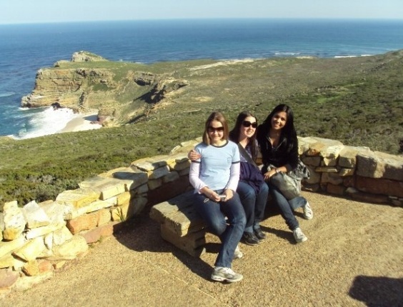 Juliana Martins com amigas no Cabo da Boa Esperança, extremo sul da África do Sul